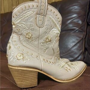 Floral Embroidered Beige Heeled Boots